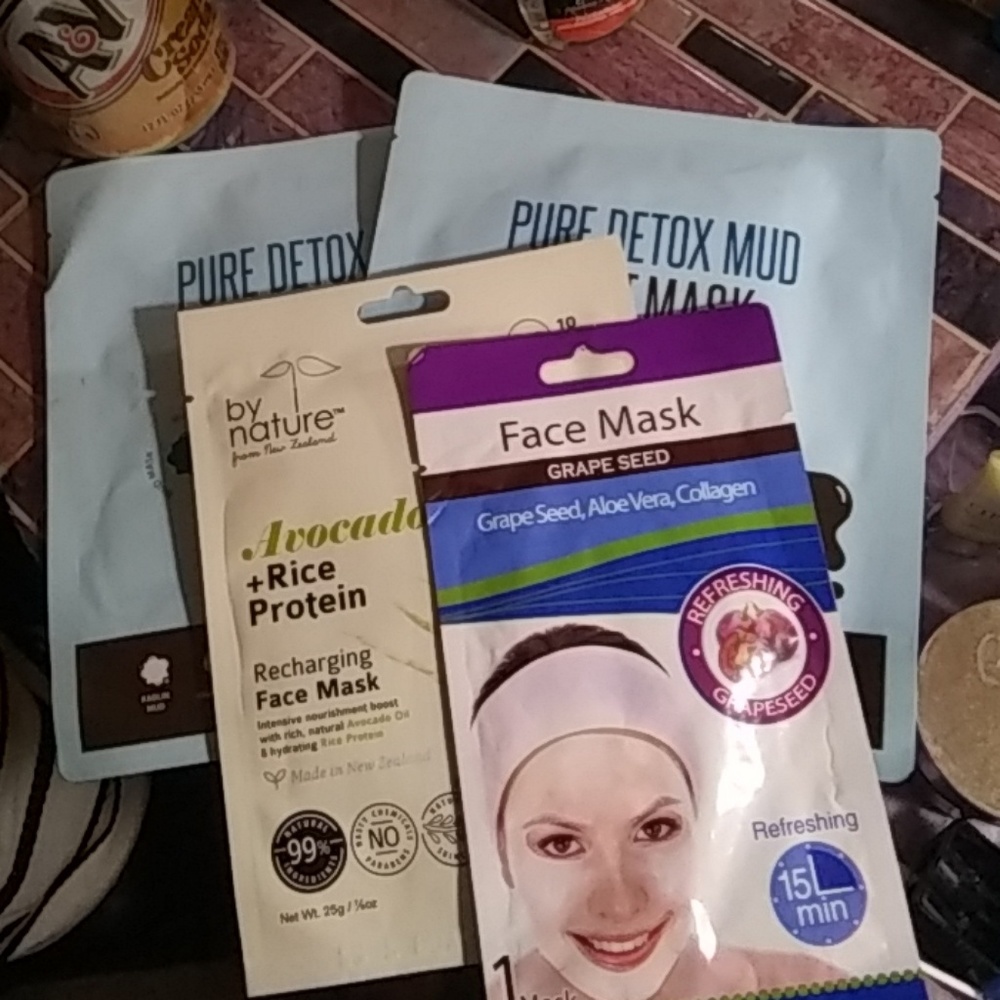 4 face masks.